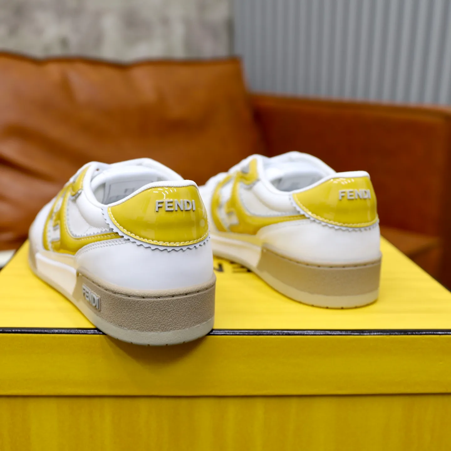 Ex-factory price: 640🔥Couple model (top original order) Brand: FENDI Size: 35-44 (customized for men 38 and 45) Grade: original order quality High version Material: Imported original cowhide stitching ➕ High-quality and comfortable lining Original TPU lightweight anti-slip outsole Style category: Travel fashion casual shoes Versatile trend